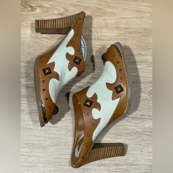 NEW Donald J Pilner Alexia Tan Canvas Studded Sportique Mule Size 7.5 - Picture 8 of 11